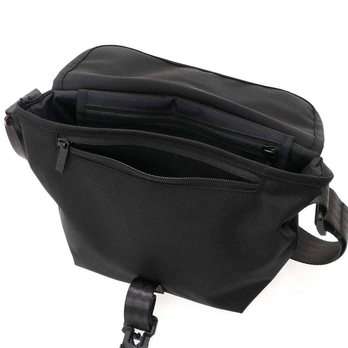 Manhattan Portage BLACK LABEL 「FIDLOCK V-BUCKLE」コレクション 中身