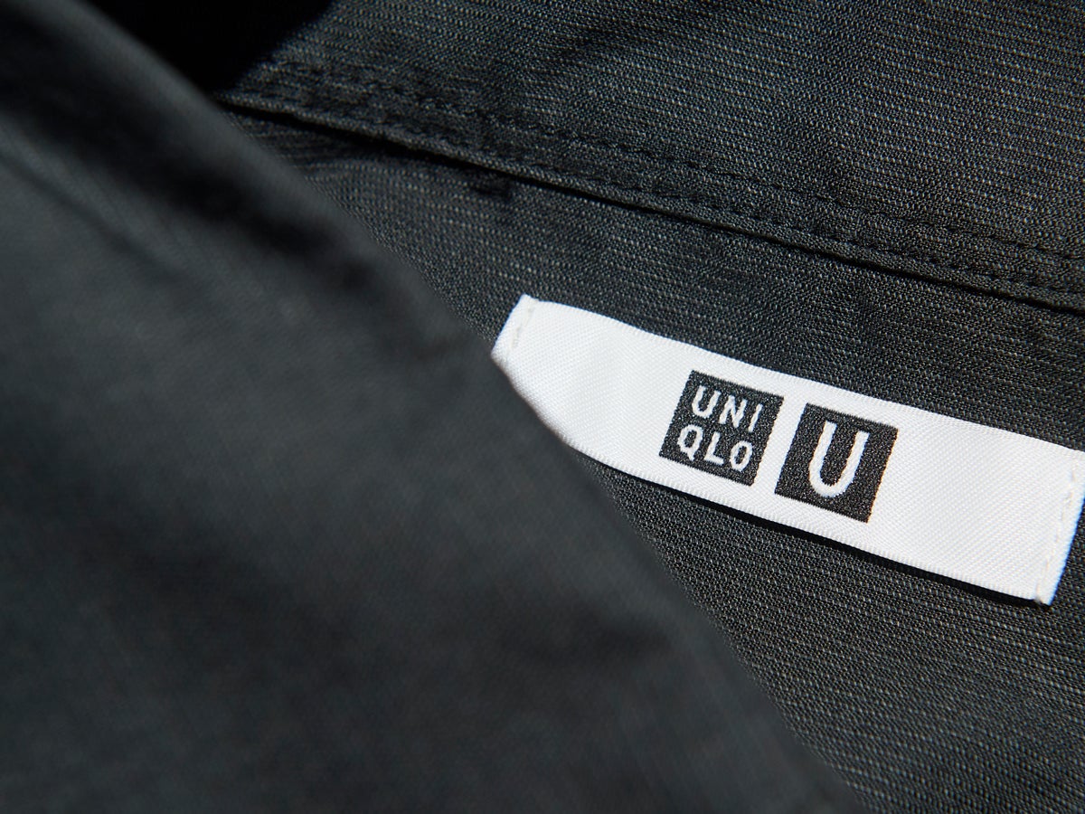 すべてがちょうどいい。「ユニクロ ユー」万能型の“好印象シャツ”を発見！／Uniqlo Uの黒いコスパ名品・ボクシーシャツ