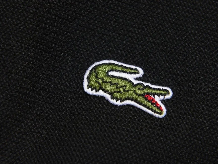 [Gallery]【ラコステの黒いコスパ名品】Tシャツ感覚で着られる！クラシックなのに新鮮なニットポロ／ハイゲージニットクラシックポロシャツ