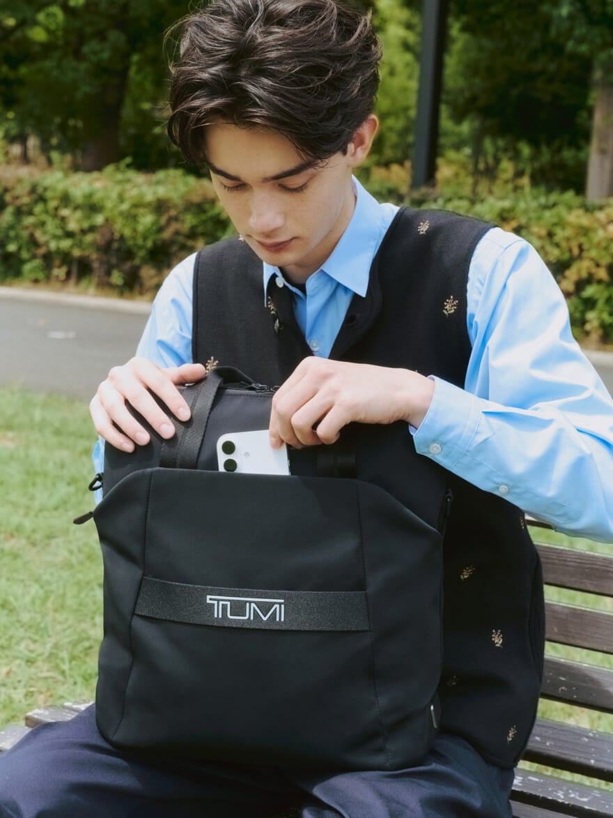 TUMIの新コレクション「TUMI AXIS」のトートバッグ3
