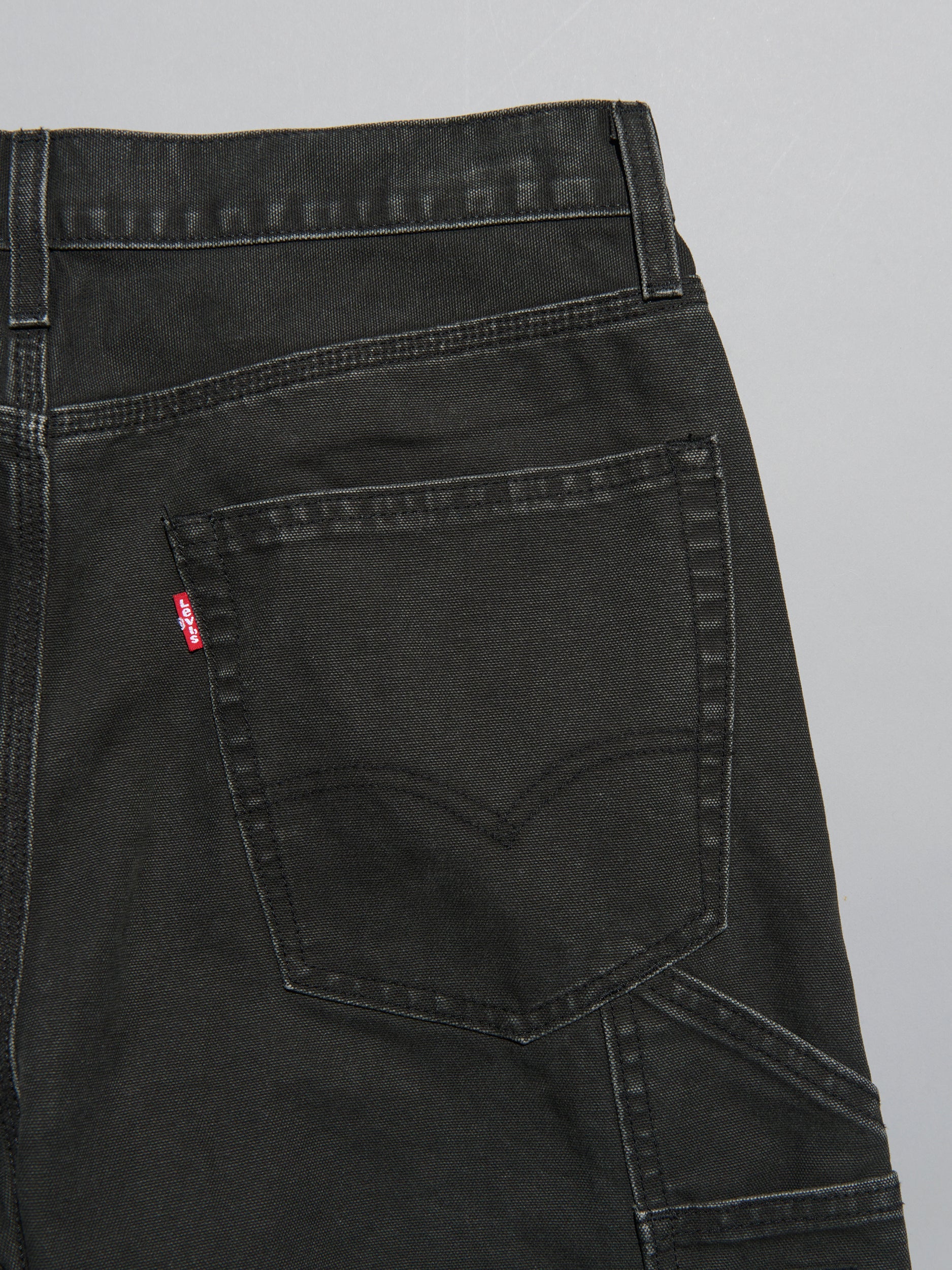 リーバイス®/WORKWEAR 568™ ルーズストレート カーペンターパンツ ブラックのバックポケット