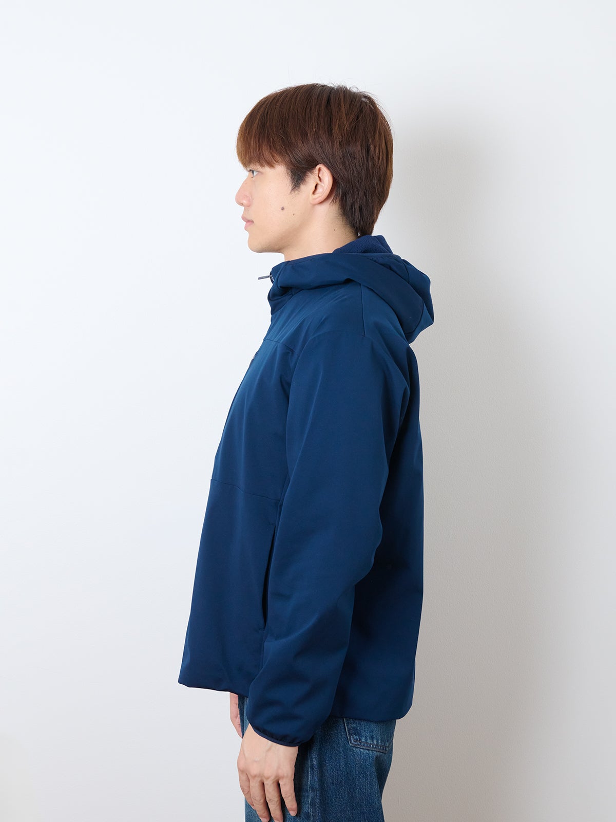 UNIQLO、ウィンドプルーフフリースフルジップパーカ、モデルカット、サイド
