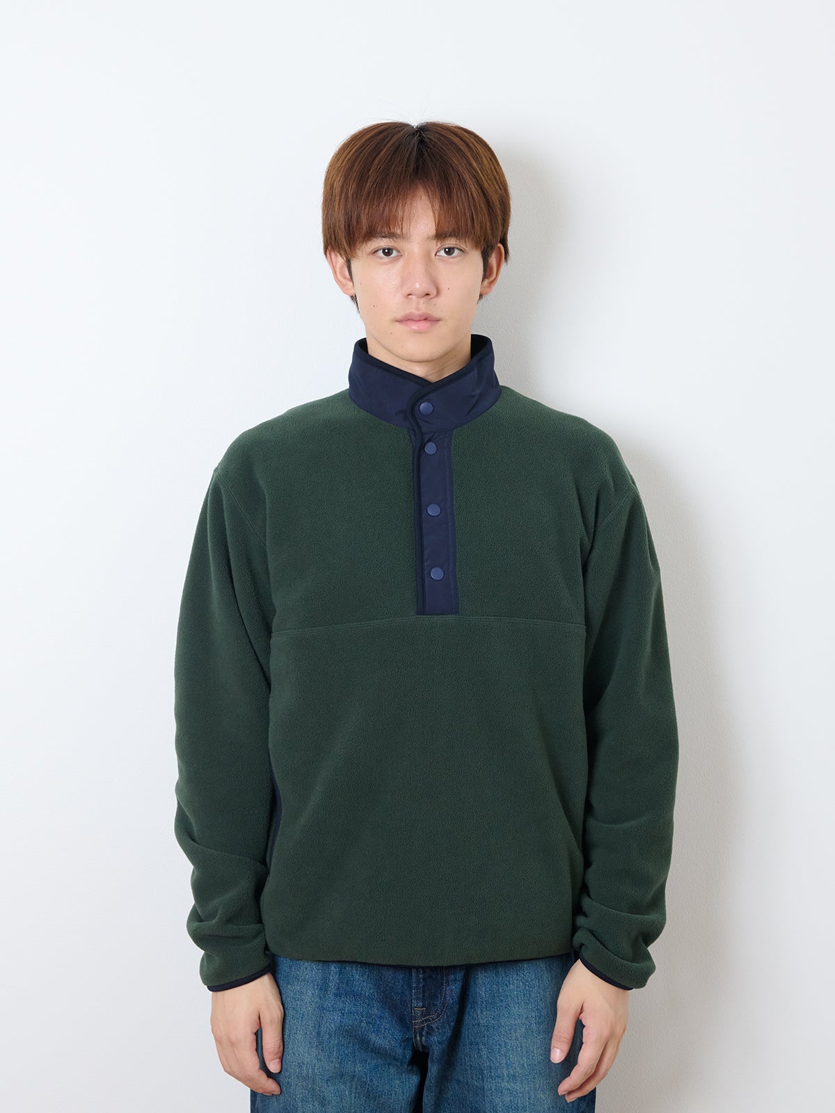 UNIQLO、フリースボタンナッププルオーバー、モデルカット、フロント