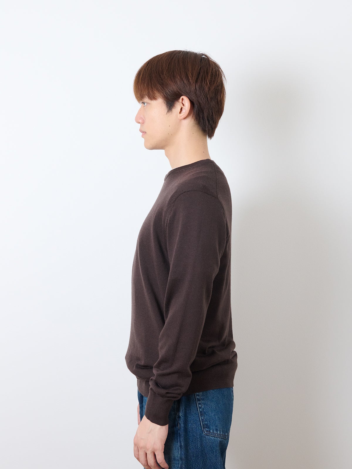 UNIQLO、メリノクルーネックセーター、モデルカット、サイド