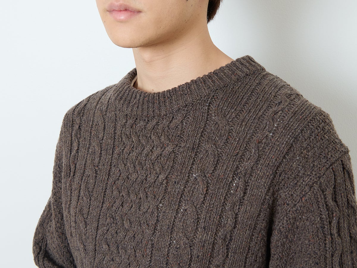 UNIQLO、ローゲージケーブルセーター、モデルカット、ネック