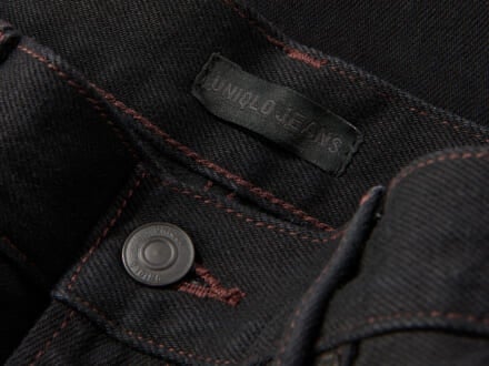 「ユニクロ」の黒バギージーンズが大人仕様で、かなり使えるって知ってた？[UNIQLO バギージーンズ（ブラック）]【新作デニム図鑑_2026AW】