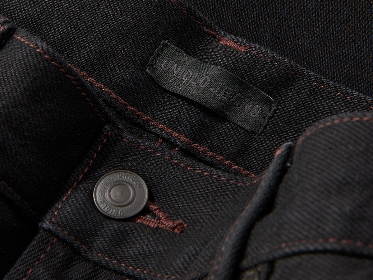 「ユニクロ」の黒バギージーンズが大人仕様で、かなり使えるって知ってた？[UNIQLO バギージーンズ（ブラック）]【新作デニム図鑑_2026AW】