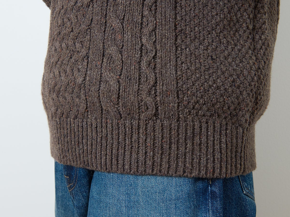 UNIQLO、ローゲージケーブルセーター、モデルカット、裾