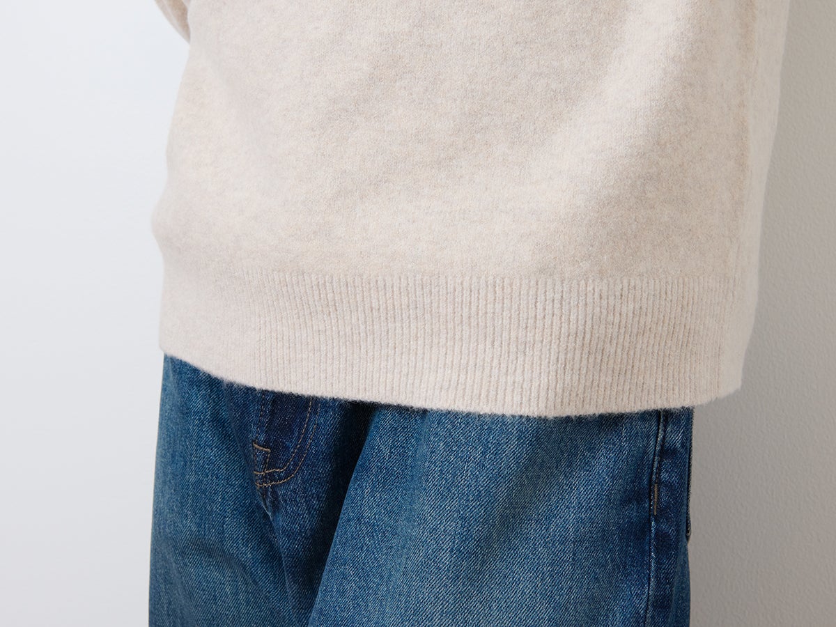 UNIQLO、スフレヤーンポロセーター、モデルカット、裾