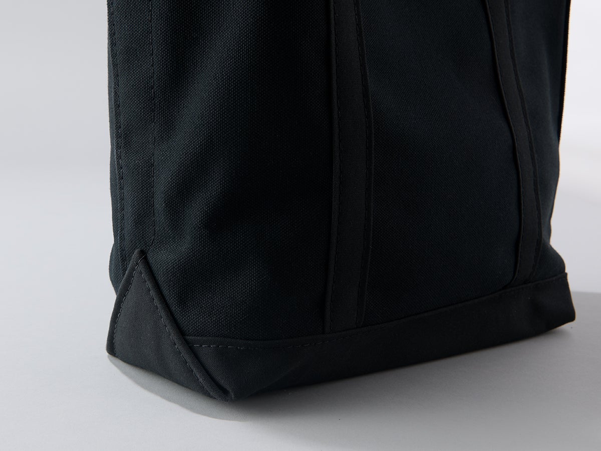 L.L.Beanの黒いコスパ名品 ボート・アンド・トート クロスボディ ミディアム　底