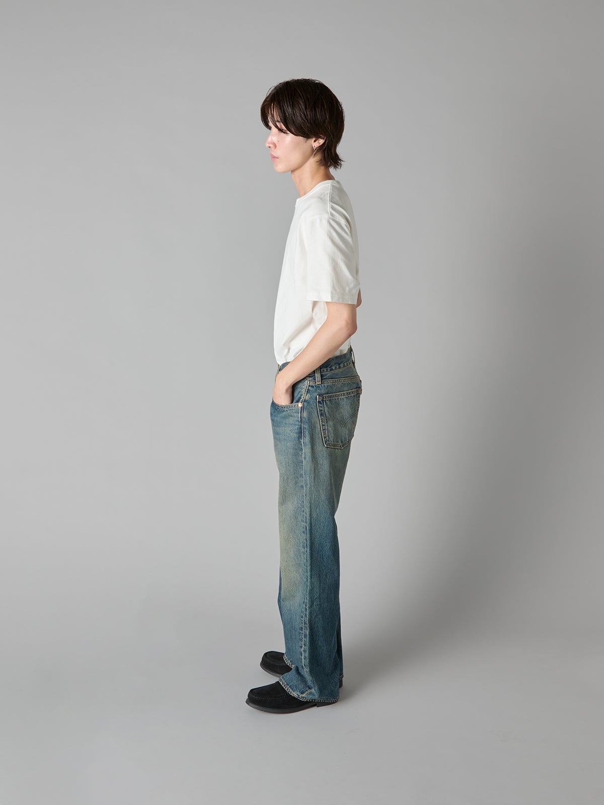 Levi’s® 「567™リラックスフレア ジーンズ ミディアムインディゴ」を穿いてみた サイド