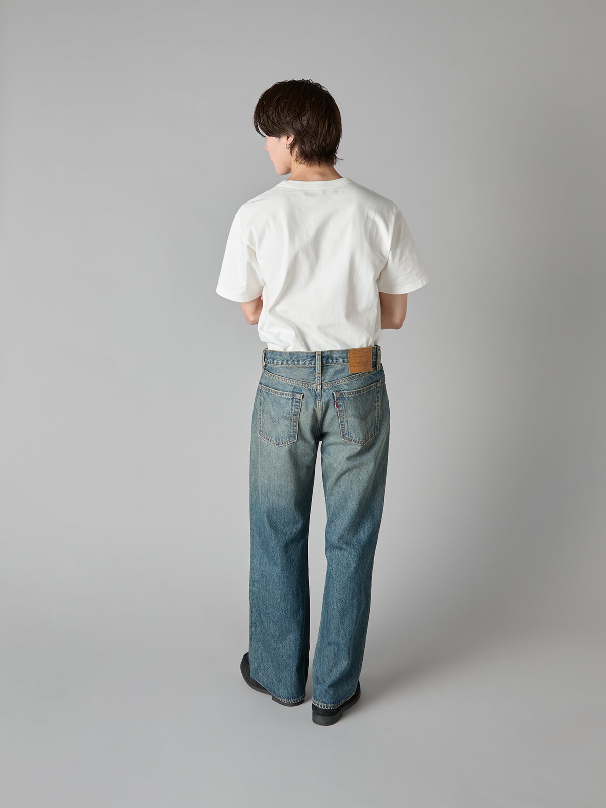 Levi’s® 「567™リラックスフレア ジーンズ ミディアムインディゴ」を穿いてみた バック