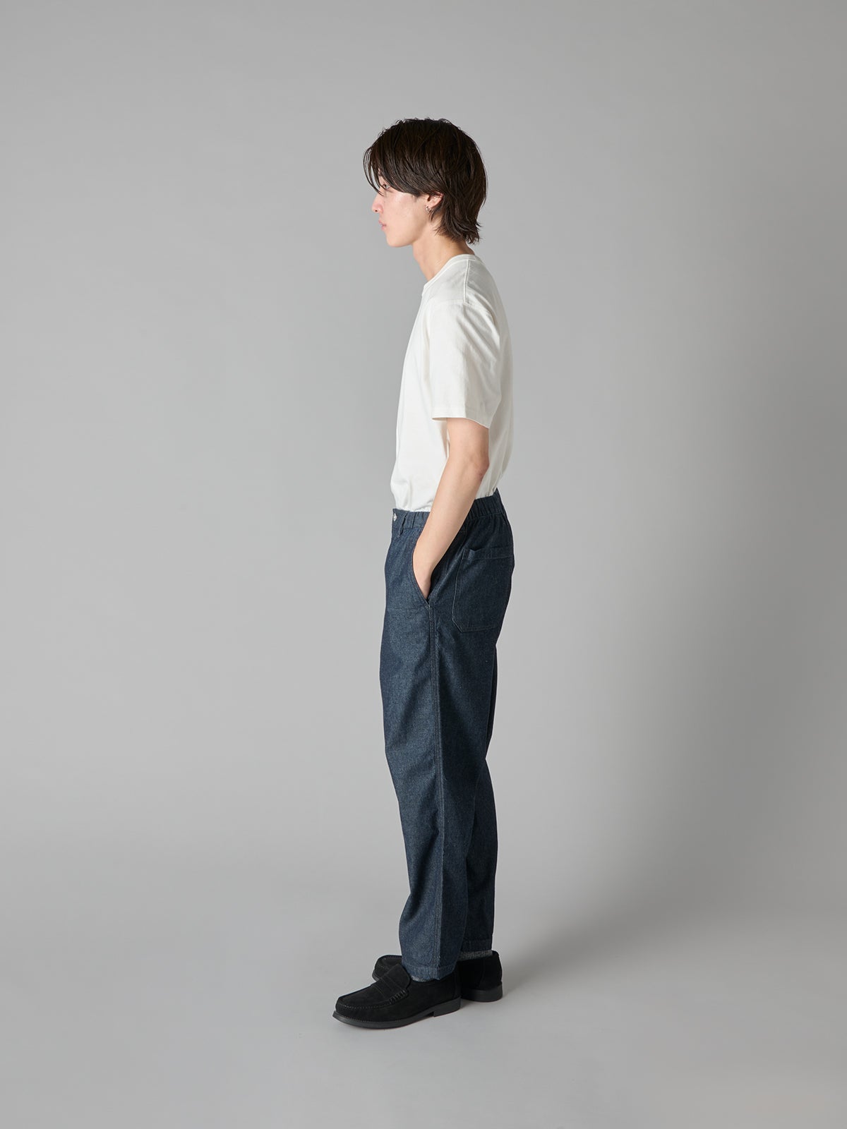 【新作デニム図鑑_2026AW】無印良品のデニムイージーパンツのモデルカット/サイド