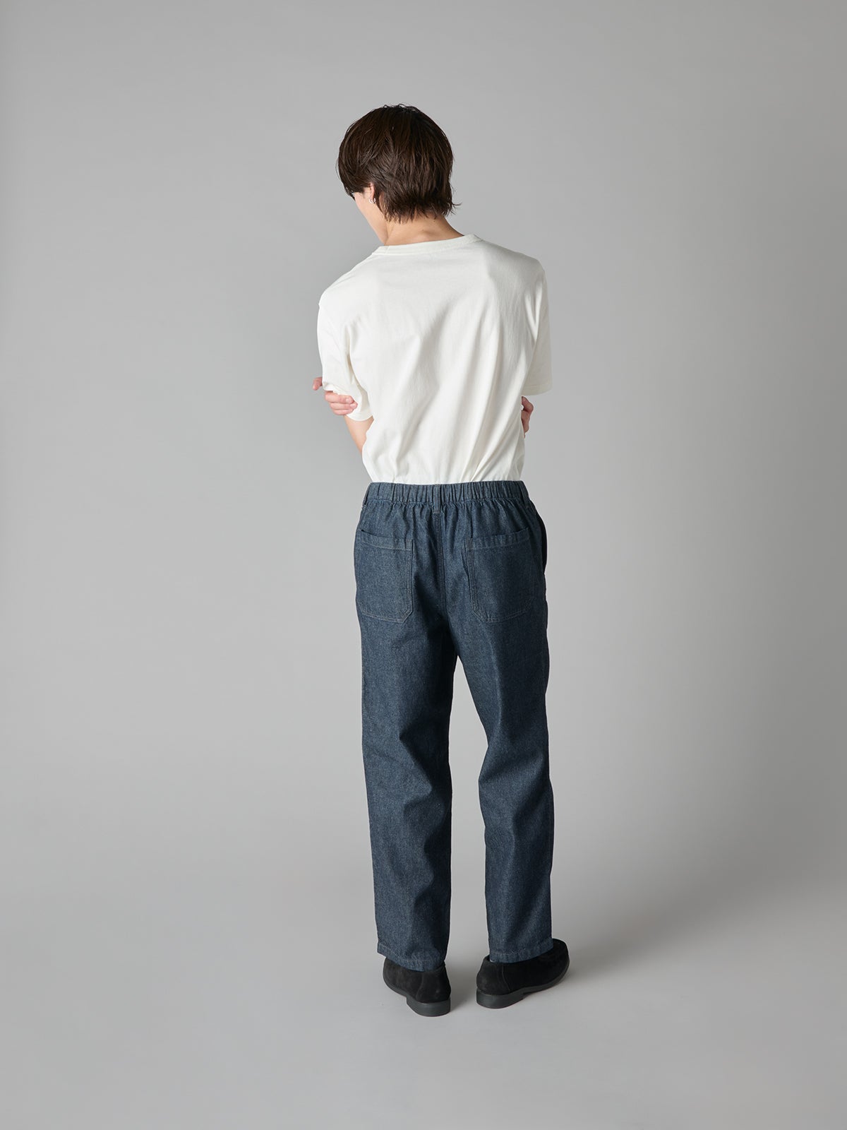【新作デニム図鑑_2026AW】無印良品のデニムイージーパンツのモデルカット/バック