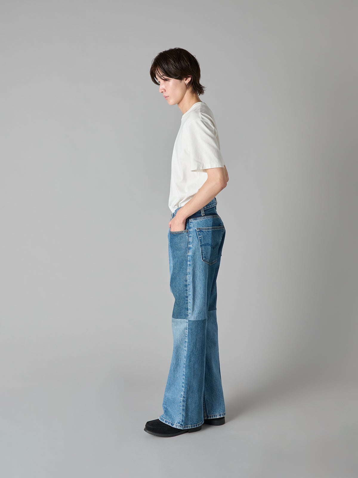【新作デニム図鑑_2026AW】イエン ウォーカーのブーツカットデニムパンツ&ldquo;ガルシア&rdquo;|モデルカット／サイド