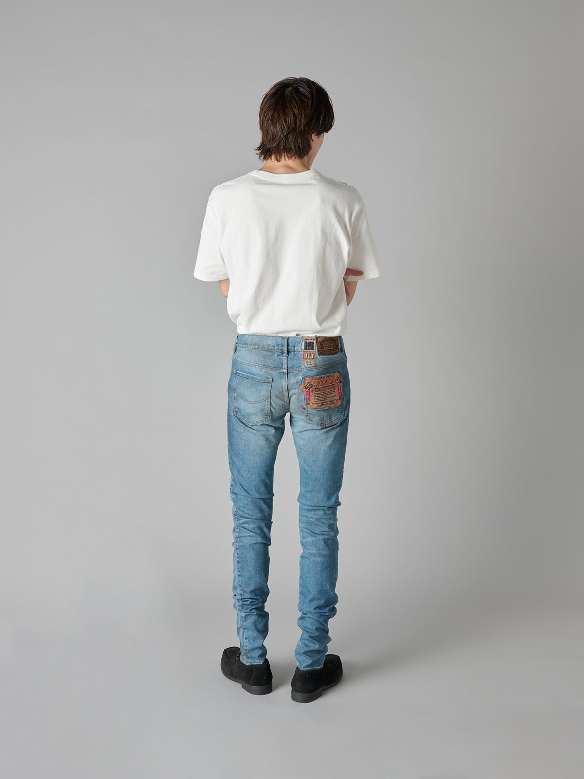 「ダブレット(doublet)」の『DIRTY SKINNY DENIM PANTS』(試着画像)
