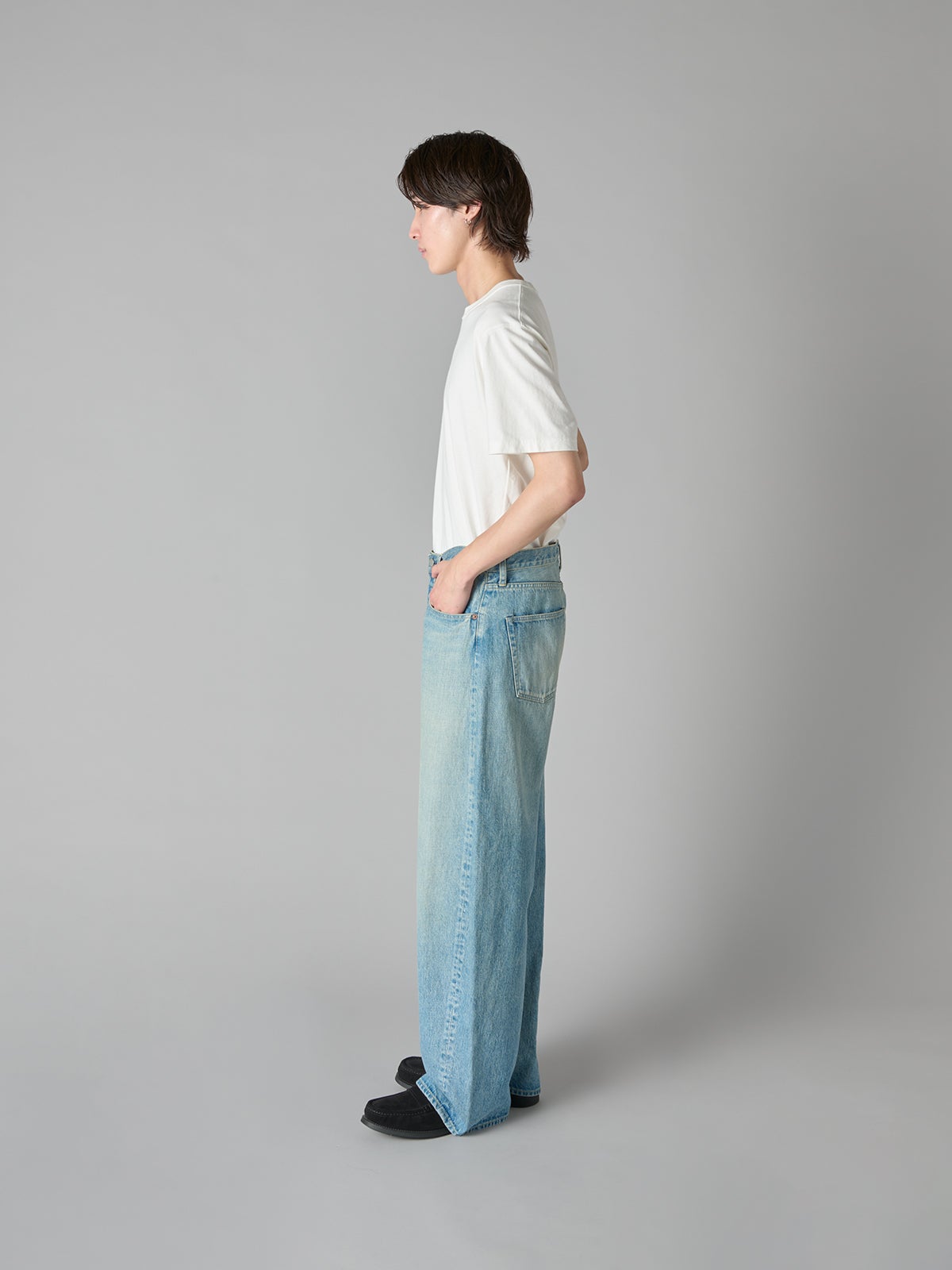「シュタイン(ssstein)」の『ROUND DENIM PANTS』(試着画像)