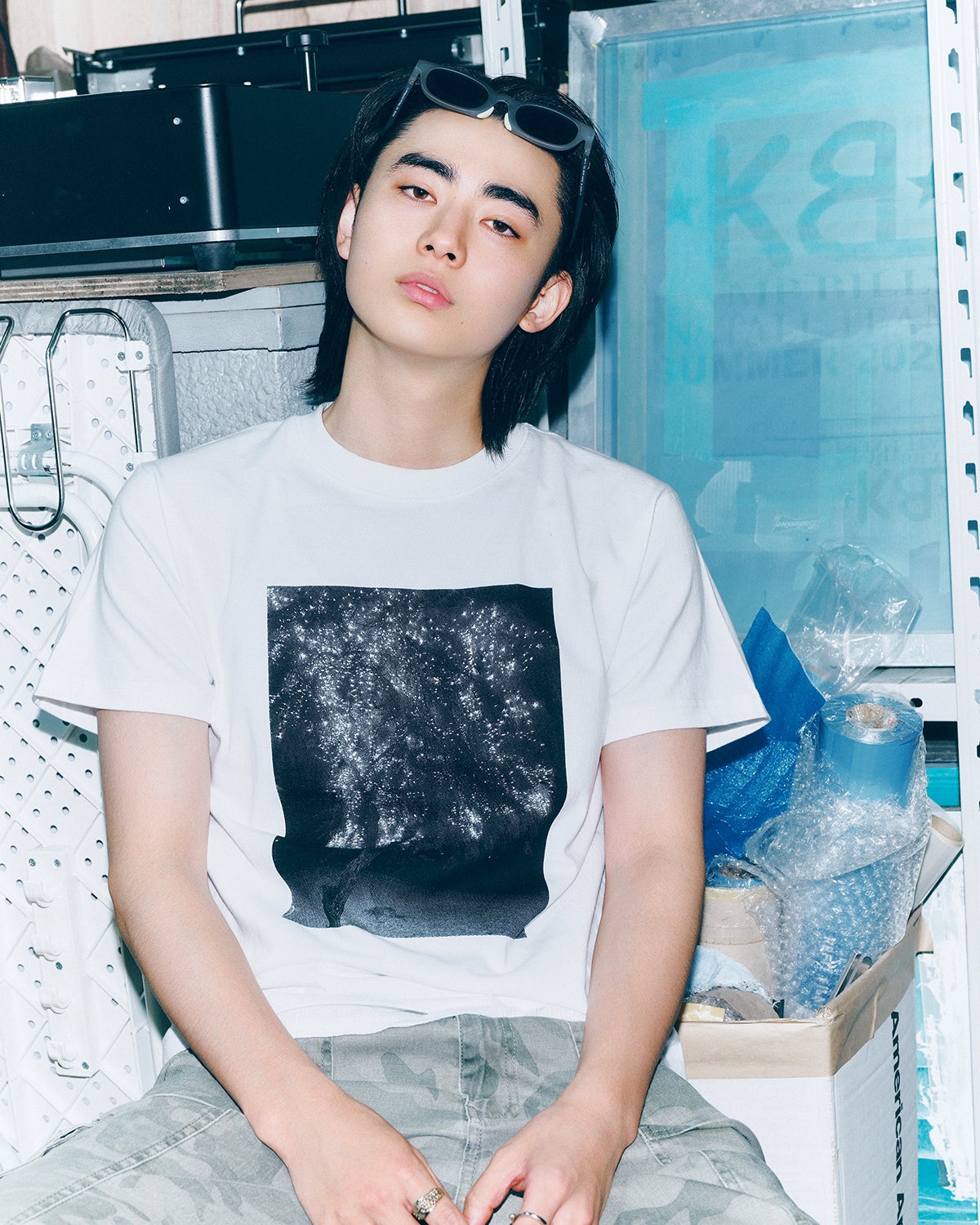作成したシルクスクリーンでTシャツを着用した豊田