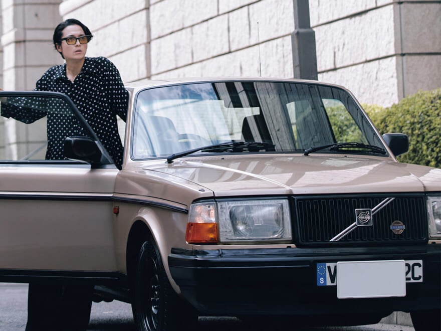 クルマ好きの愛車自慢!「VOLVO 240はシブい色が最高。深夜のガソリンスタンドでうっとり」/漬物屋・俳優・モデル 三宅亮輔さん