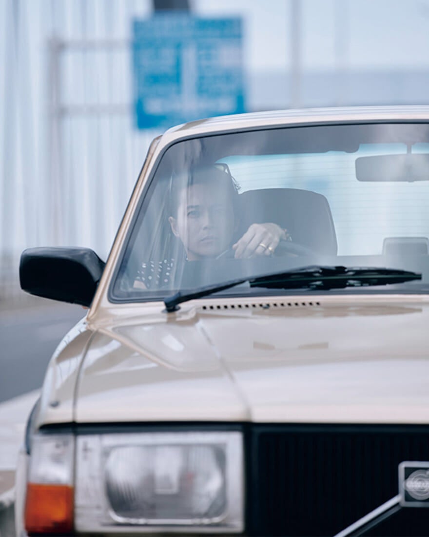 VOLVO 240 1992年式を運転する三宅さん