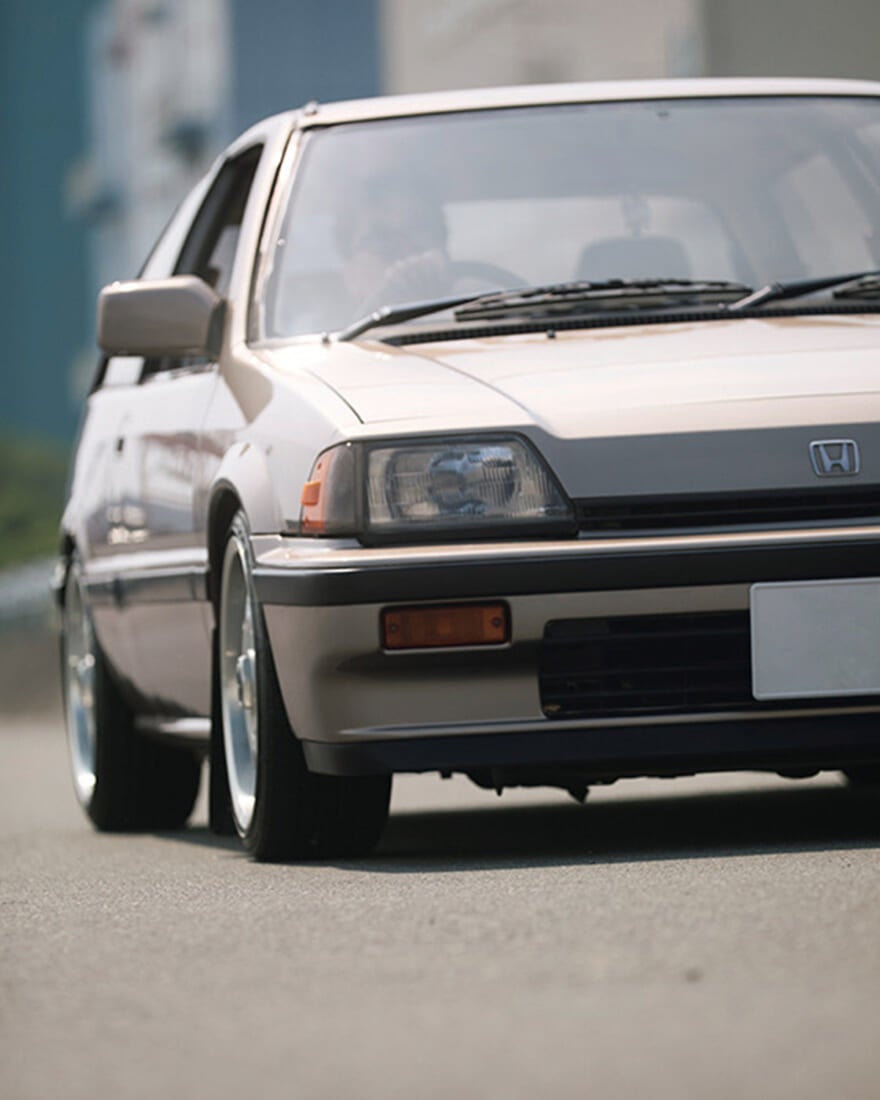 HONDA CIVIC 25Rを運転する深澤さん