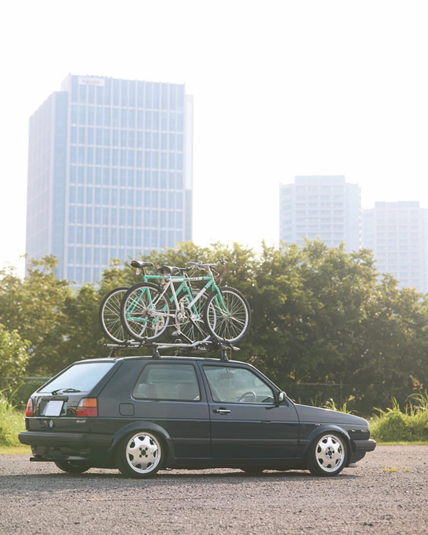 自転車がのせられたVOLKSWAGEN GOLFⅡ