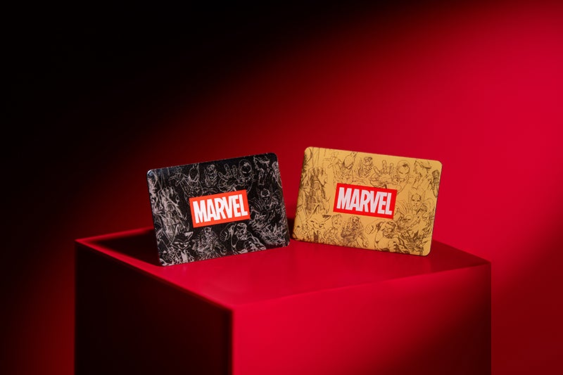 マーベルデザインのクレジットカード「MARVEL HEROES」の券面