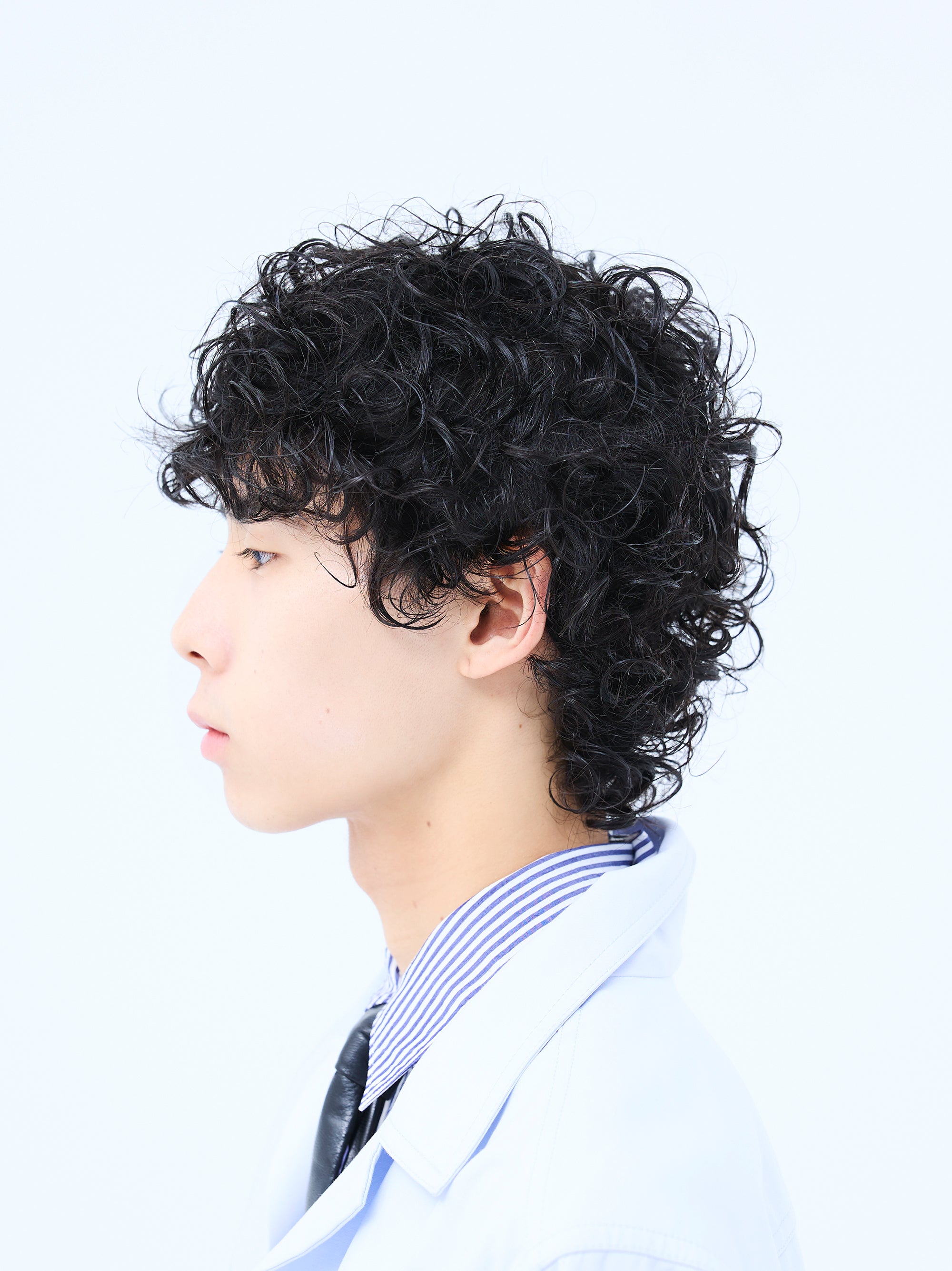 骨格なじみがいい強めカールに注目。ファッション映えするスパイラルパーマ【東京最旬ヘアカタログ】