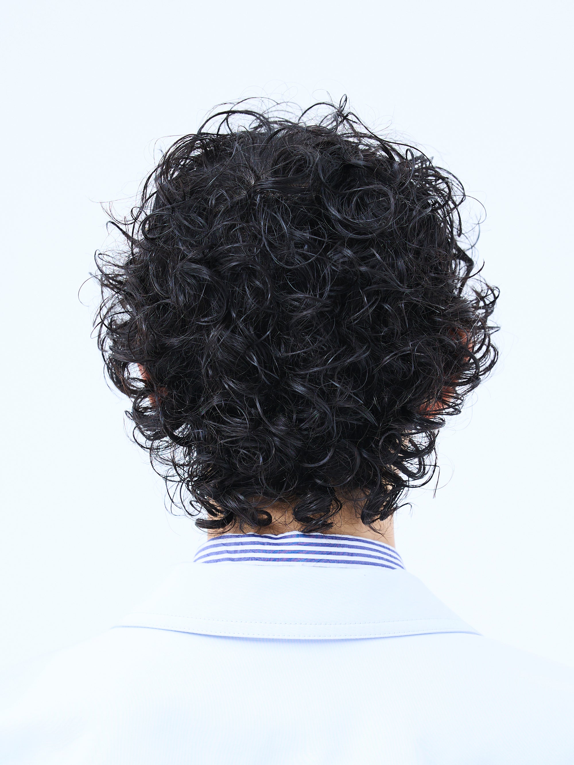 骨格なじみがいい強めカールに注目。ファッション映えするスパイラルパーマ【東京最旬ヘアカタログ】