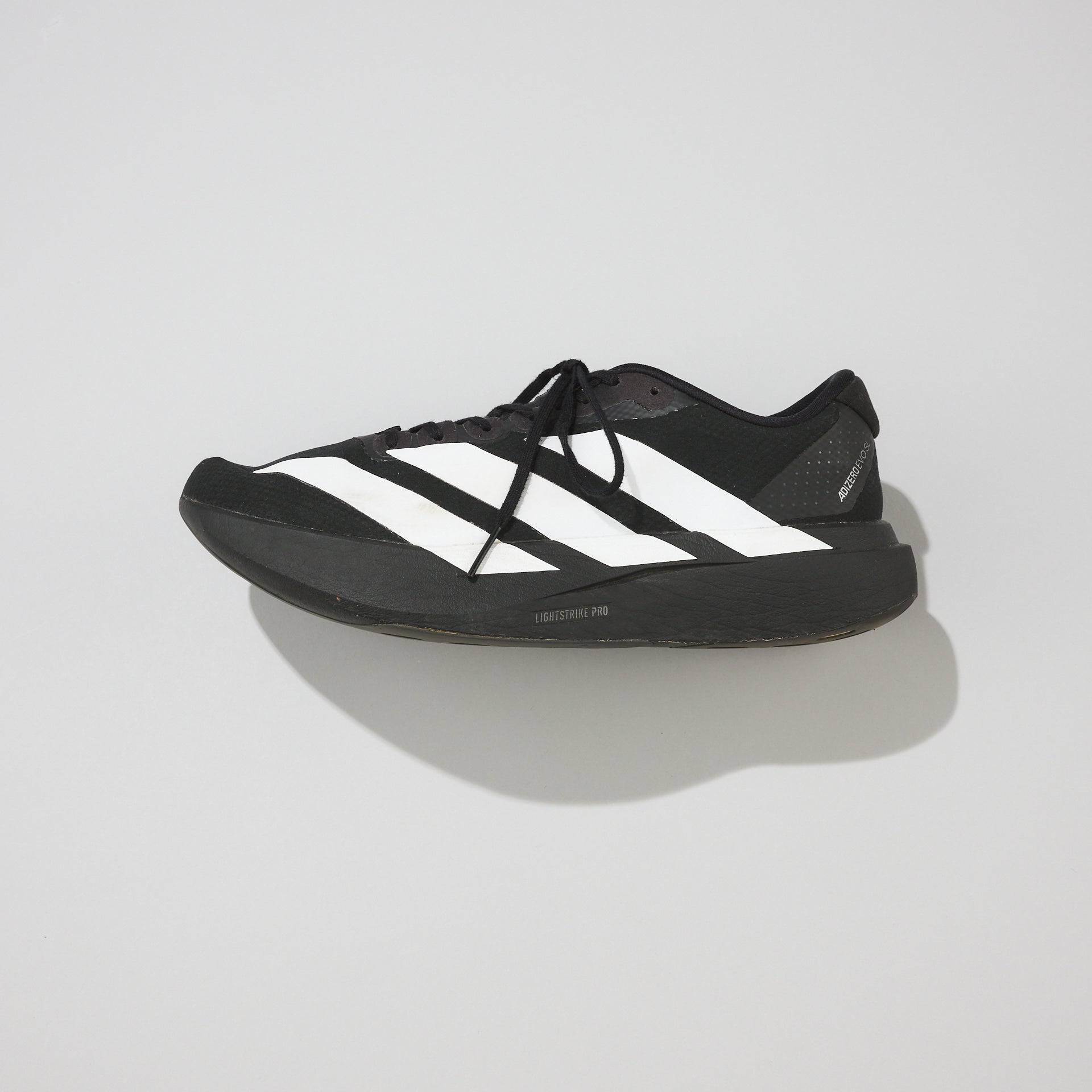 アディダス　EVO　SL WOVEN　側面　１足