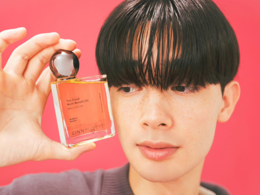 ［スタイリング剤レビュー］シンピュルテ「トゥーグッド マルチベネフィットオイル」で作る、洗練されたウェットヘア。髪からボディのケアまで1本で完結！