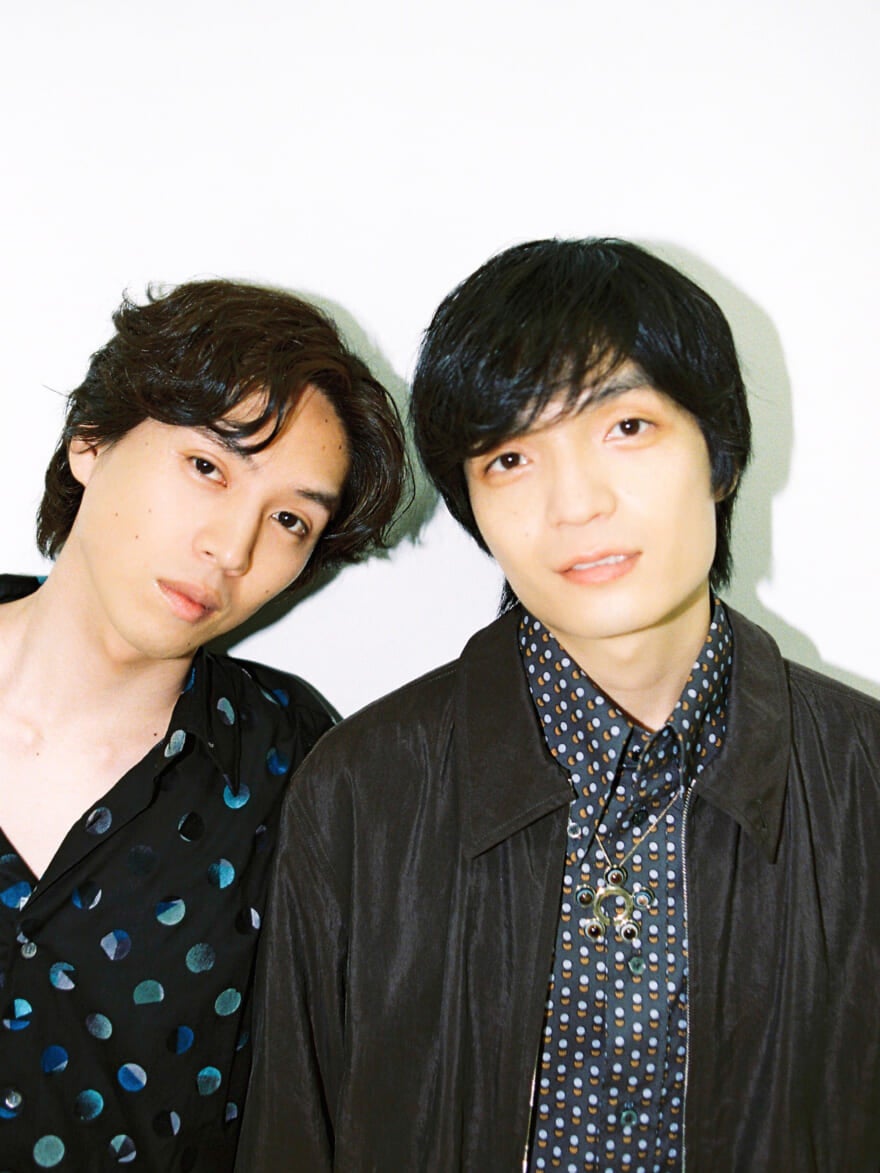 坂東龍汰×岡山天音「“人生の一本”みたいな映画になると思う」。映画『我々は宇宙人』が描いた、あの頃の痛みが光に変わるまで。【ウィークエンド・インタビューズ 第62週】