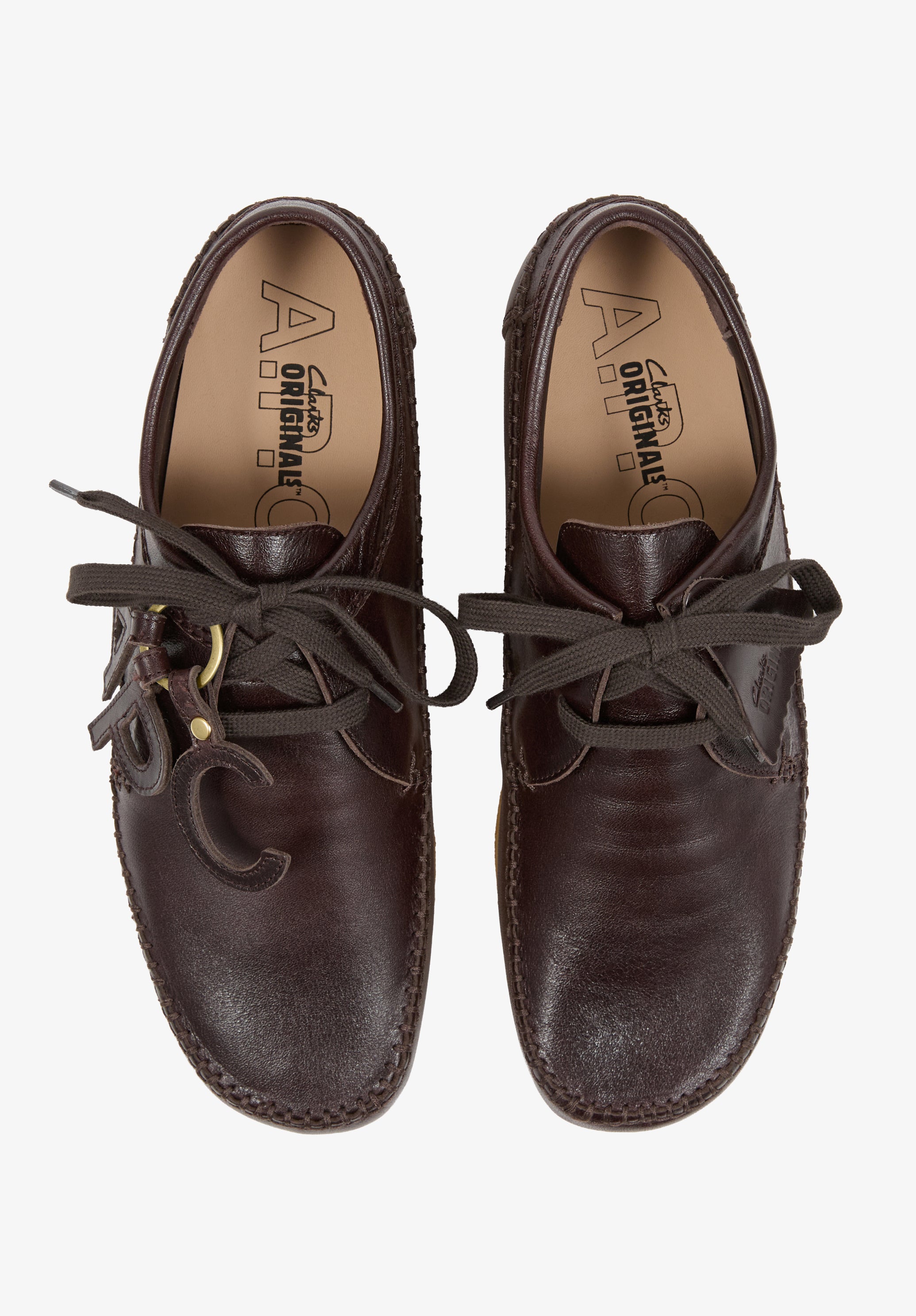 A.P.C. CLARKS ブラック ワラビー 俯瞰