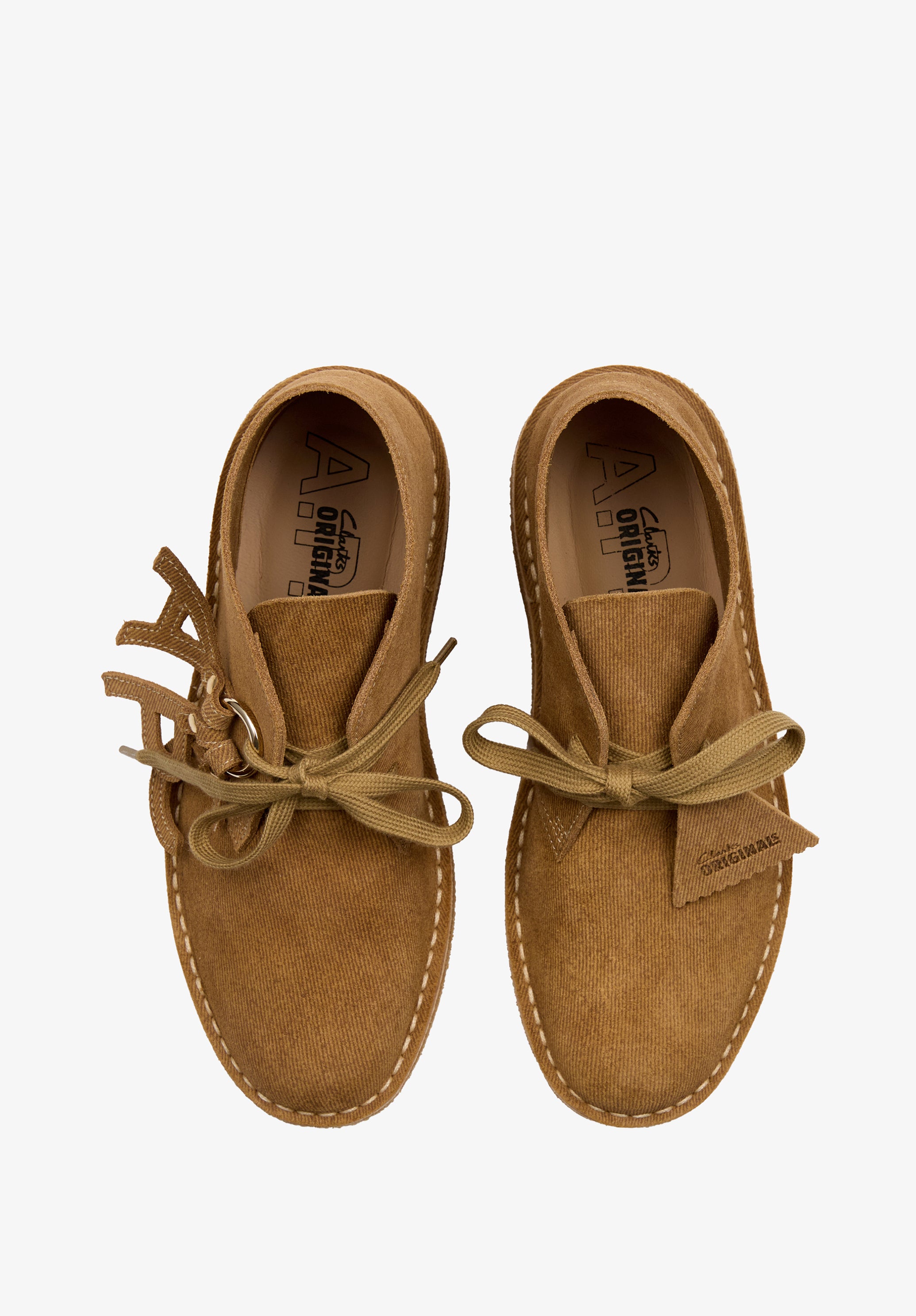 A.P.C. CLARKS デザートブーツ ブラウン 俯瞰