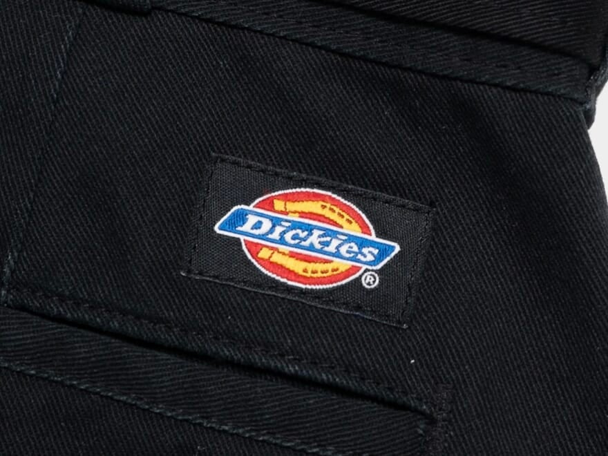 大人仕様な「ディッキーズ」コラボ。「V.A.」が定番の874とルーズフィットパンツ2型をモダンにアップデート!