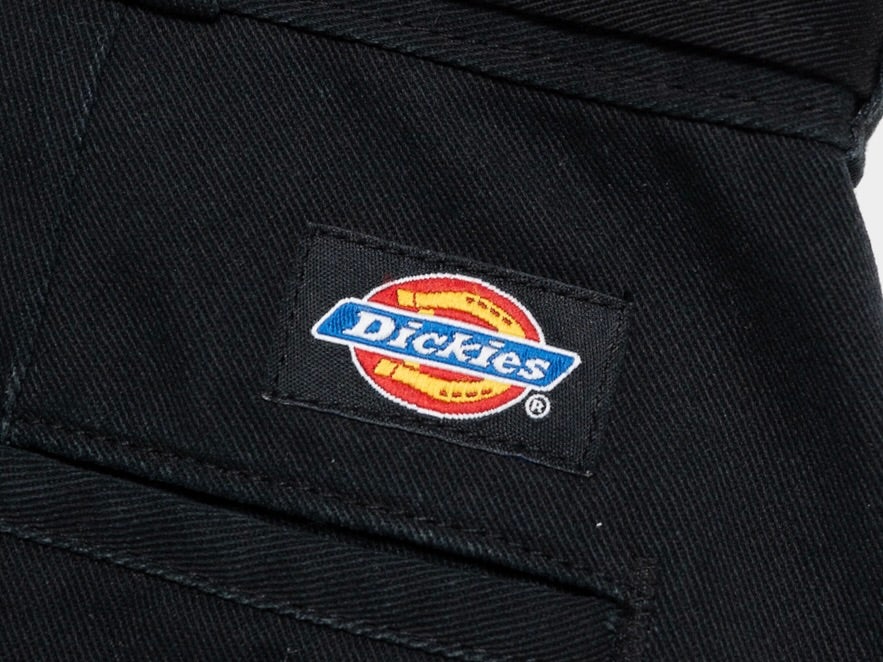 大人仕様な「ディッキーズ」コラボ。「V.A.」が定番の874とルーズフィットパンツ２型をモダンにアップデート！