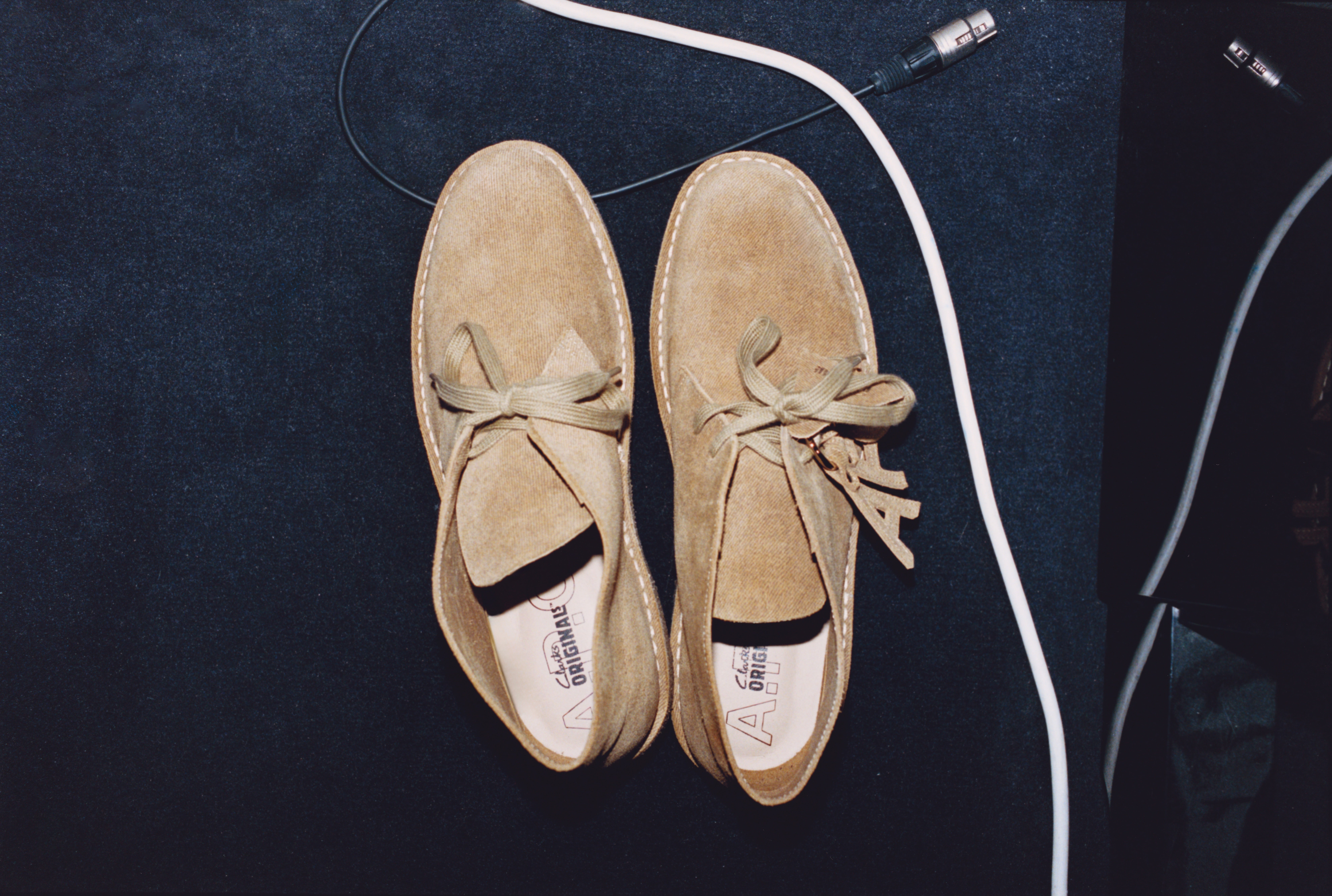 A.P.C. CLARKS デザートブーツ キービジュアル2