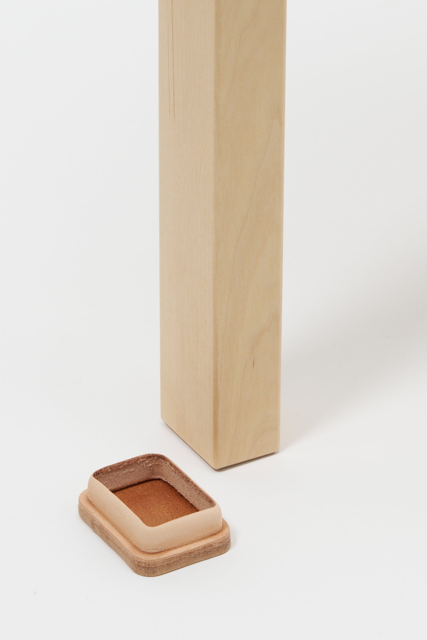 Artek + Hender Scheme　椅子　あし