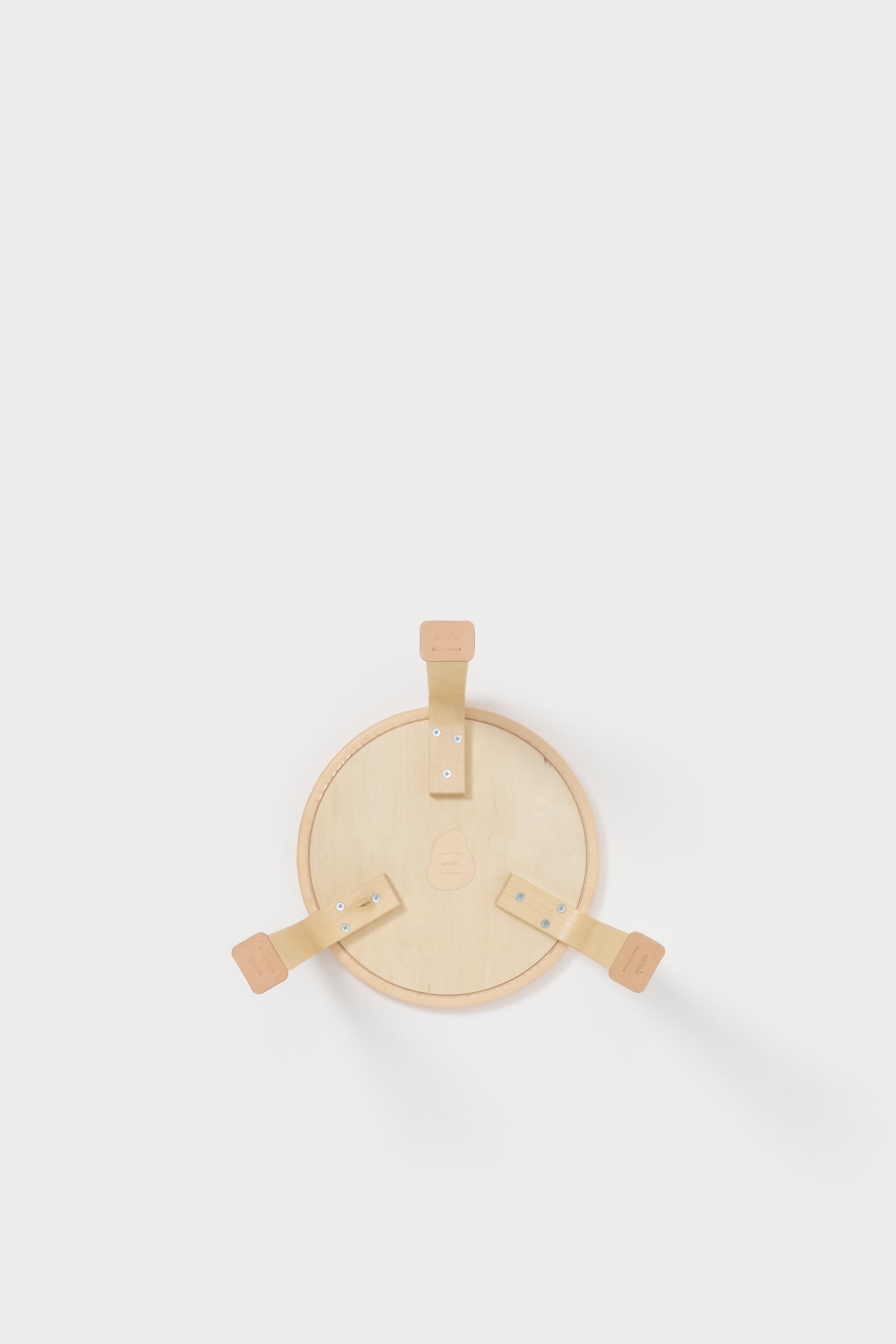 Artek + Hender Scheme　椅子　背面