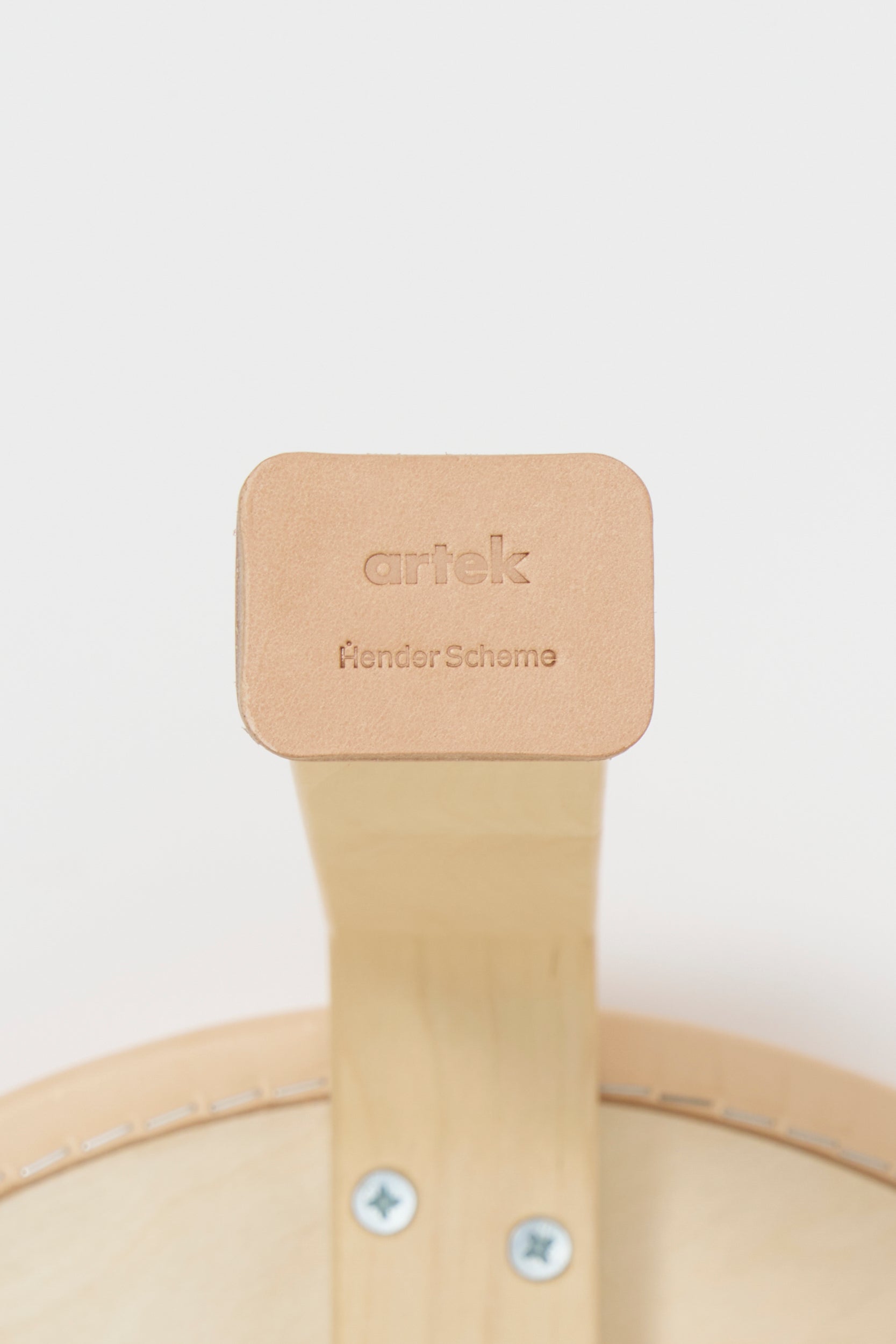 Artek + Hender Scheme　椅子　タグ