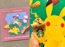 【スタバ新作 ポケモンコラボ】「ピカチュウ ハニークリーム ラテ」の味わいと、オススメカスタムを最速レビュー！ もらえるステッカーも
