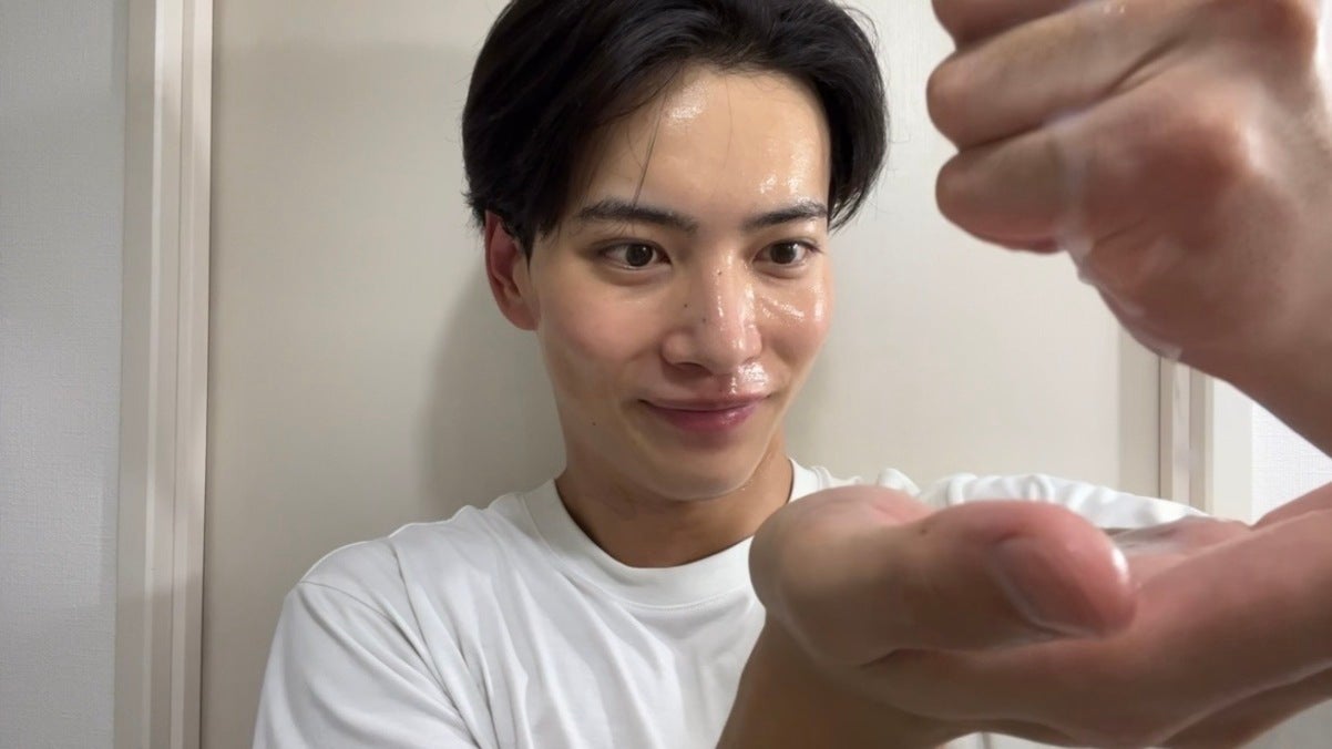 ピュレア「ホワイトライスエッセンスマスク」 絞る
