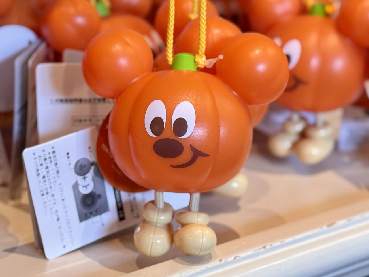 ディズニーシーハロウィングッズ「光るおもちゃ」昼
