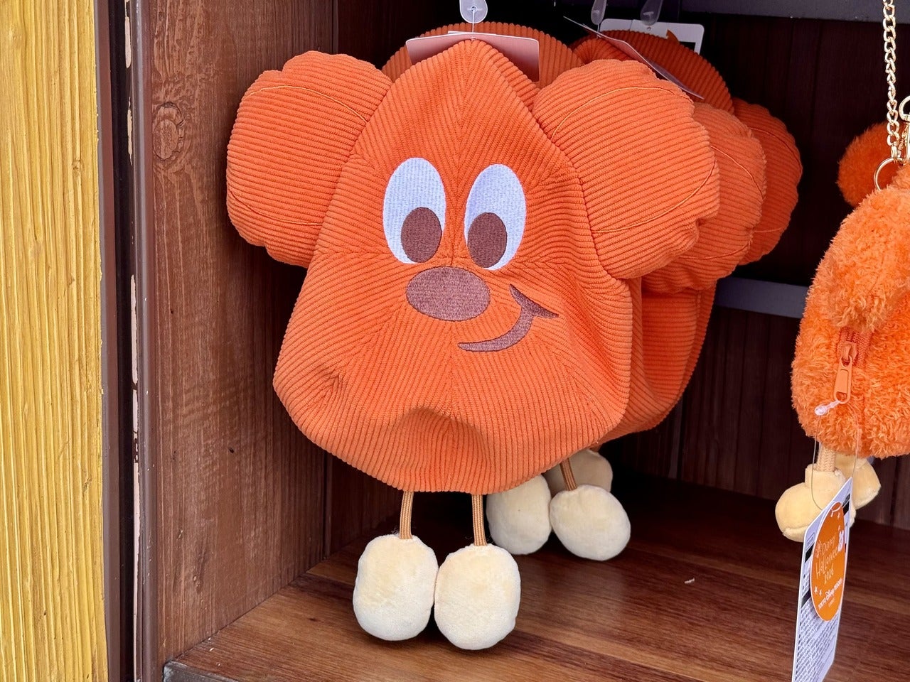 ディズニーハロウィングッズ「キャップ」上から