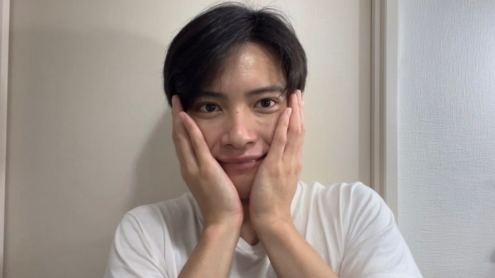 エッセンスを2〜3滴顔全体になじませる 馴染ませる場面