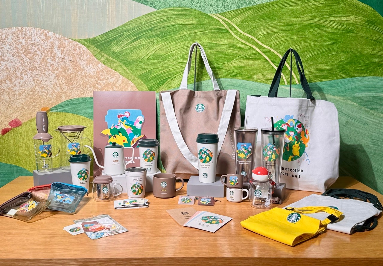 POKÉMON + STARBUCKS® コラボグッズ全体