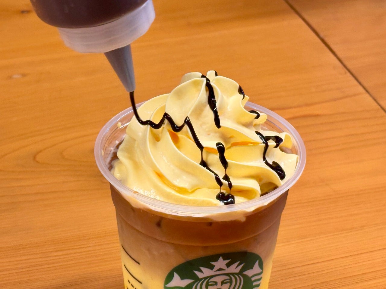 スタバ新作ポケモンコラボメニュー「ピカチュウ ハニークリーム ラテ」構成2