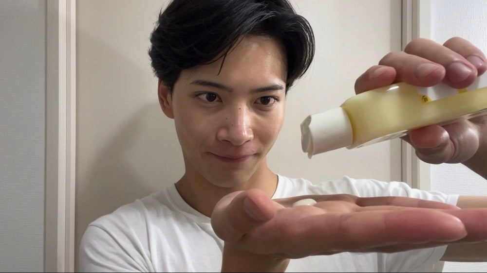①洗顔後化粧水や乳液、下地を済ませる。 乳液