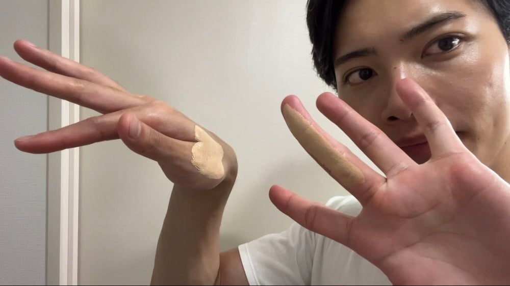 手の甲に出してのせる 2