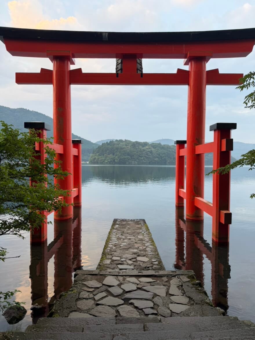 芦ノ湖の神社の鳥居